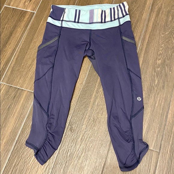 LULULEMON RUN A MARATHON CROP II, Size 4 - Picture 11 of 13
